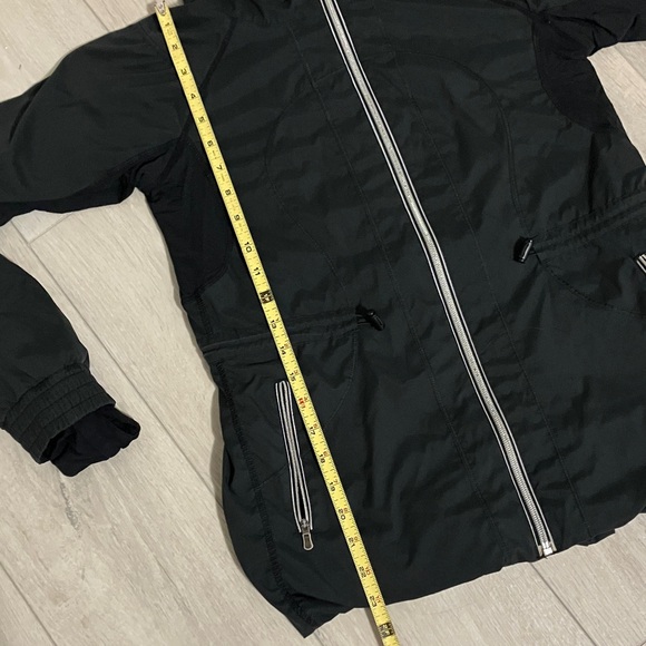 Lululemon, women’s size 4 , black running jacket. - Picture 11 of 11